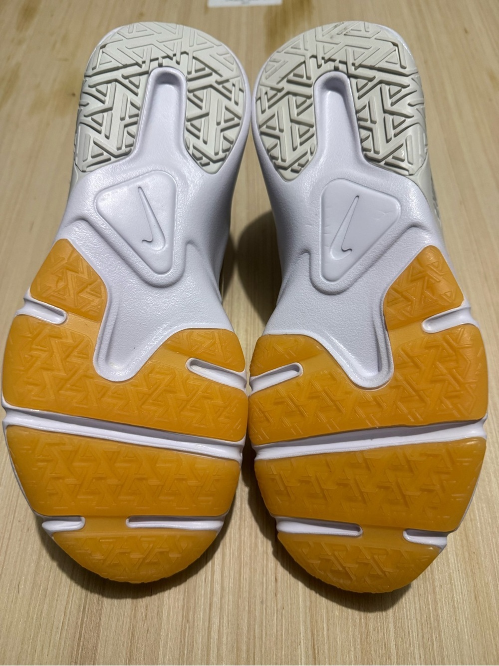 Nike Women's White Sneakers with Metallic Yellow-Gold Swoosh. NWOT - Picture 6 of 7